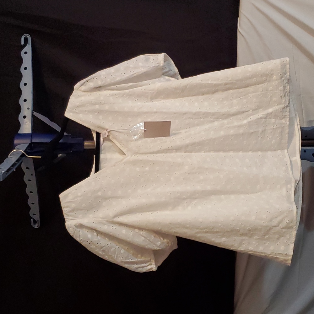NeW puff sleeve white v neck eyelet blouse